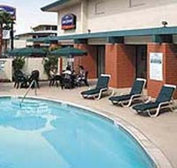 Howard Johnson By Wyndham Sea World Hotel 2*