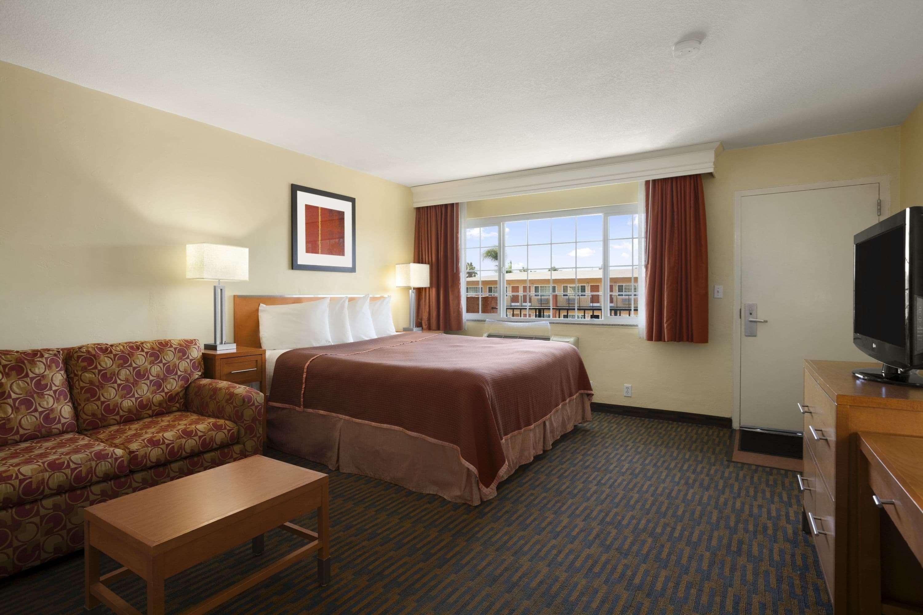 Howard Johnson By Wyndham Sea World