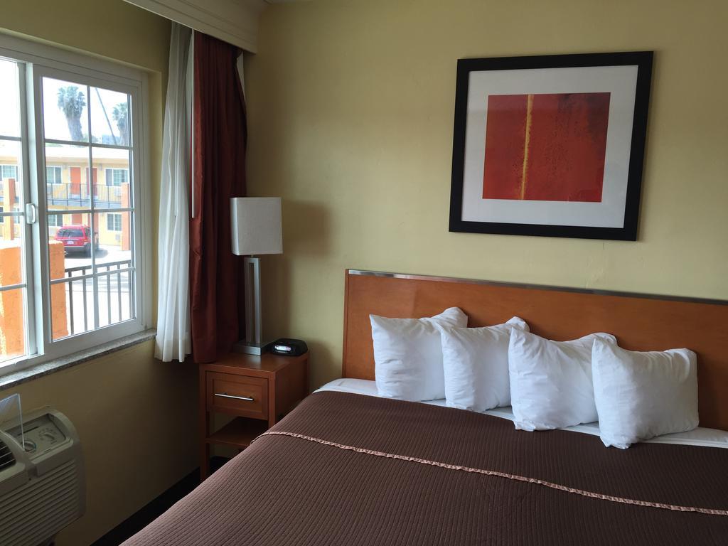 Howard Johnson By Wyndham Sea World