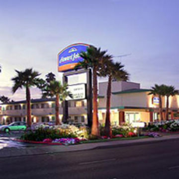 Howard Johnson By Wyndham Sea World San Diego