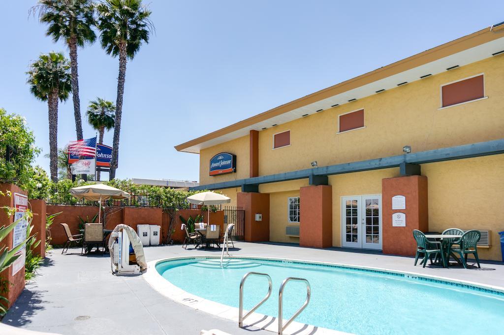 Howard Johnson By Wyndham Sea World San Diego