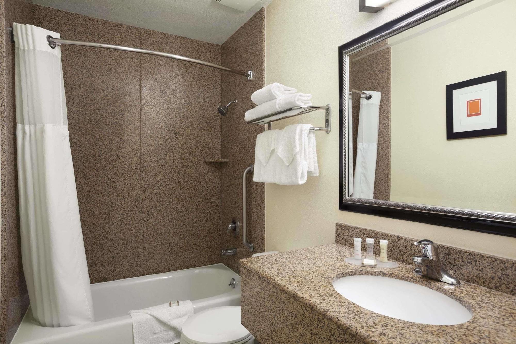 Hotel Howard Johnson By Wyndham Sea World